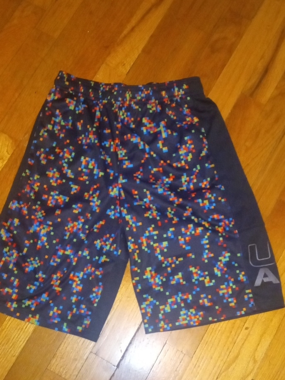 Under Armour Pixel print drifit shorts multicolor, boys 14-16